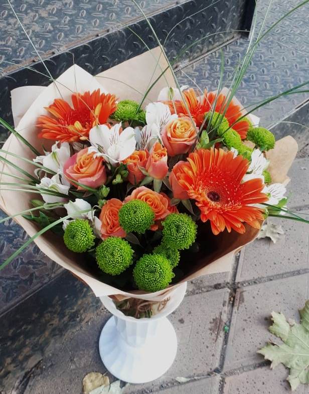 Букет цветов из: Герберы, Хризантемы, Альстромерии и Розы в Чите