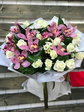 Букет цветов из: Розы и Хризантемы в Чите