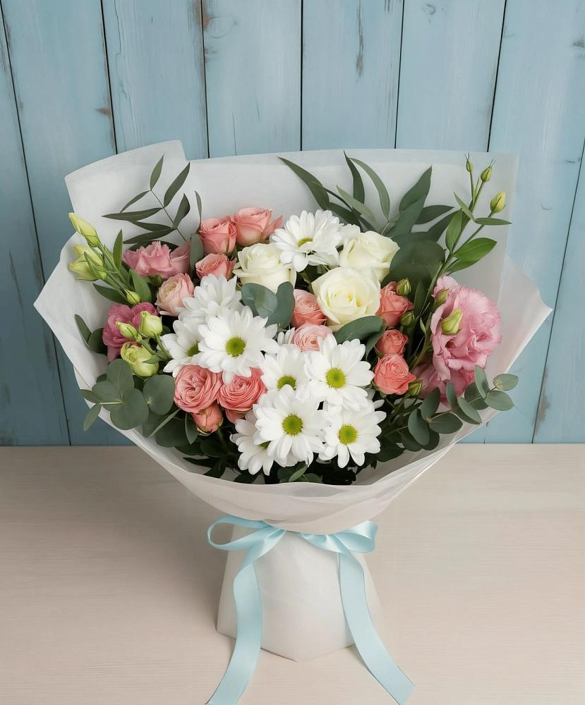 Букет цветов из: Розы, Лизиантусы и Хризантемы в Чите