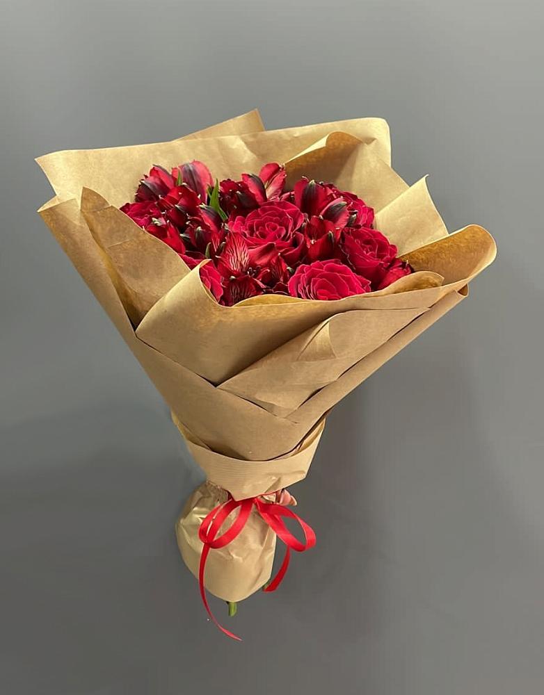 Букет цветов из: Альстромерии и Розы в Чите