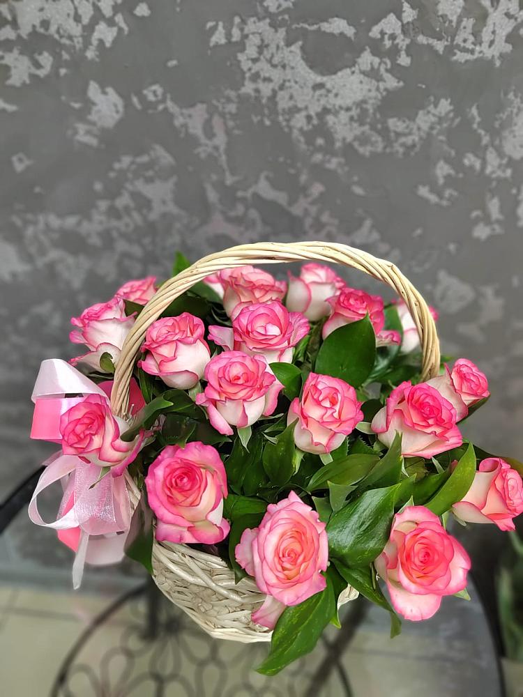 Цветочная композиция из Розы в корзине в Чите