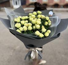 Букет Белые кустовые розы Солинеро в Чите