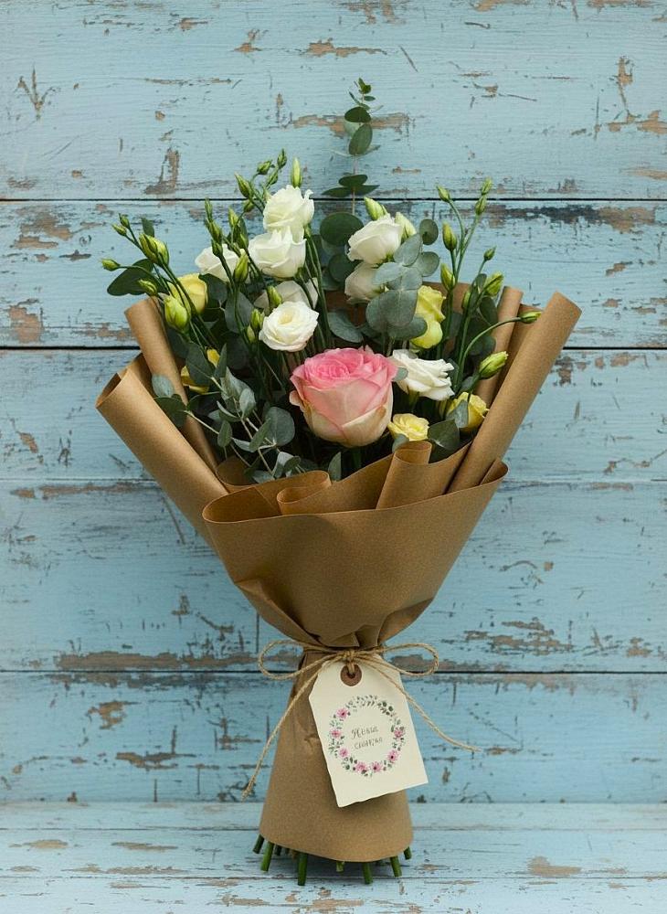 Букет цветов из: Розы и Лизиантусы в Чите