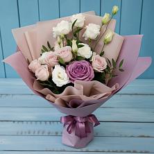 Букет цветов из:  Розы и Лизиантусы в Чите