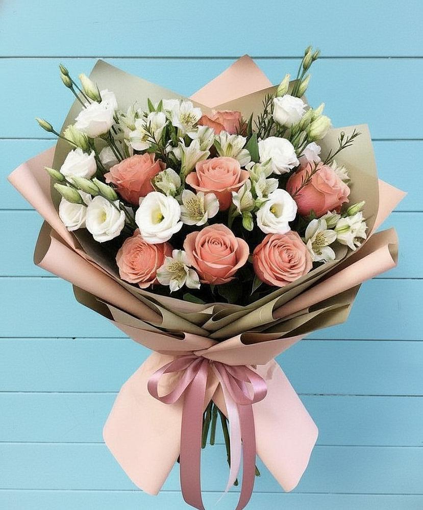 Букет цветов из: Розы, Альстромерии и Лизиантусы в Чите