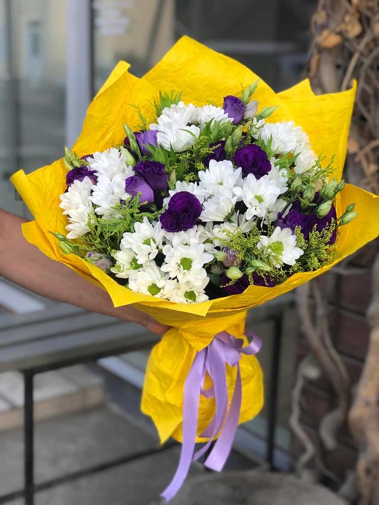 Букет цветов из: Ирисы, Хризантемы и Ромашки в Чите