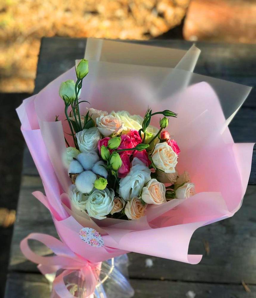 Букет цветов из: Розы и Лизиантусы в Чите