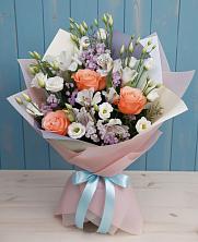 Букет цветов из:  Лизиантусы, Розы, Альстромерии и Гипсофила в Чите