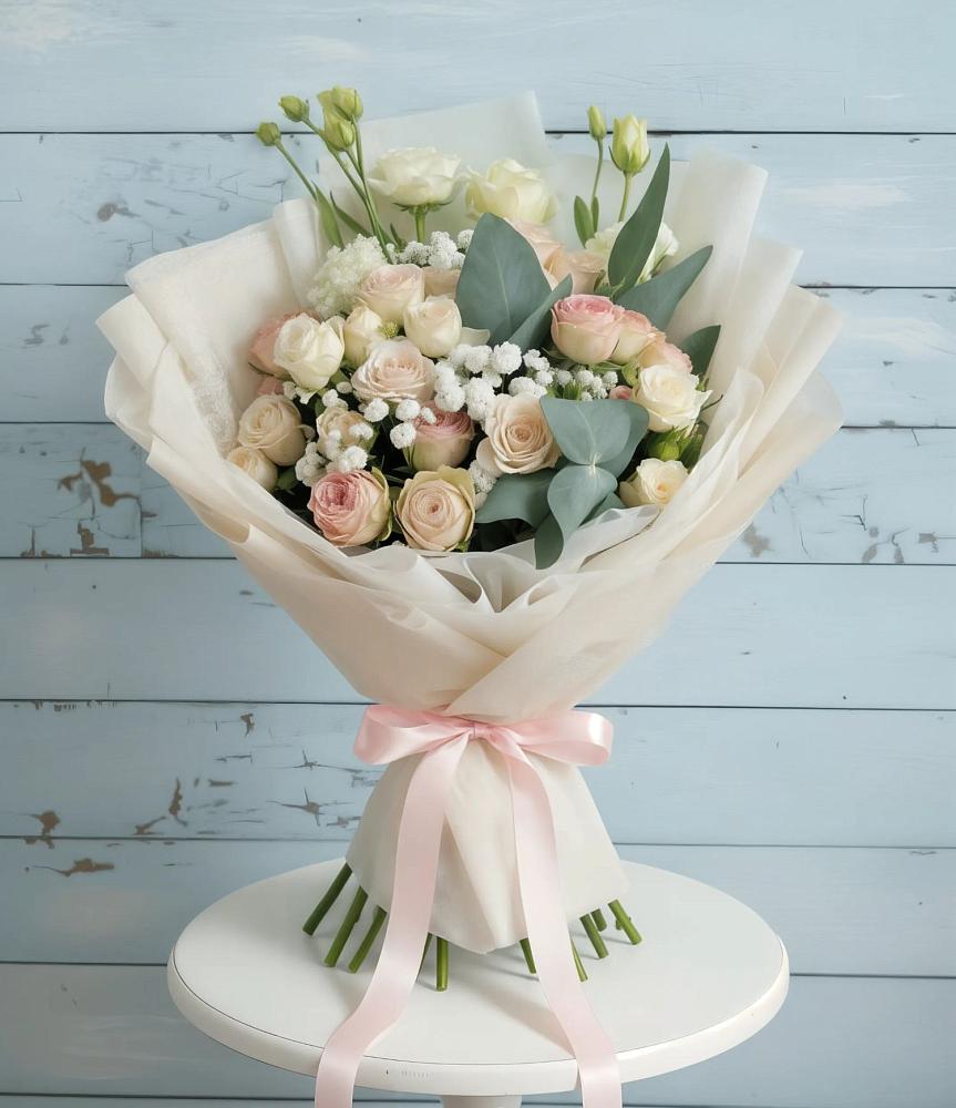 Букет цветов из: Розы и Лизиантусы в Чите