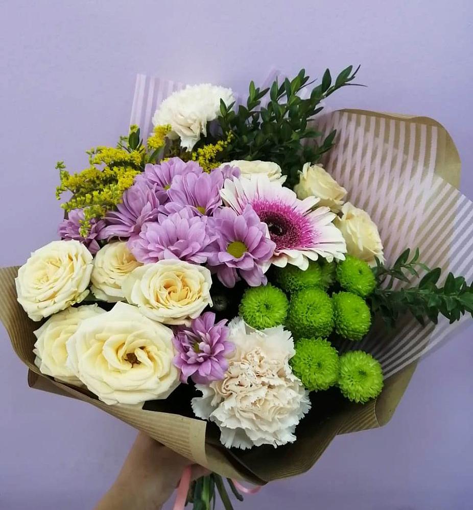 Букет цветов из: Хризантемы, Розы, Гвоздики и Герберы в Чите