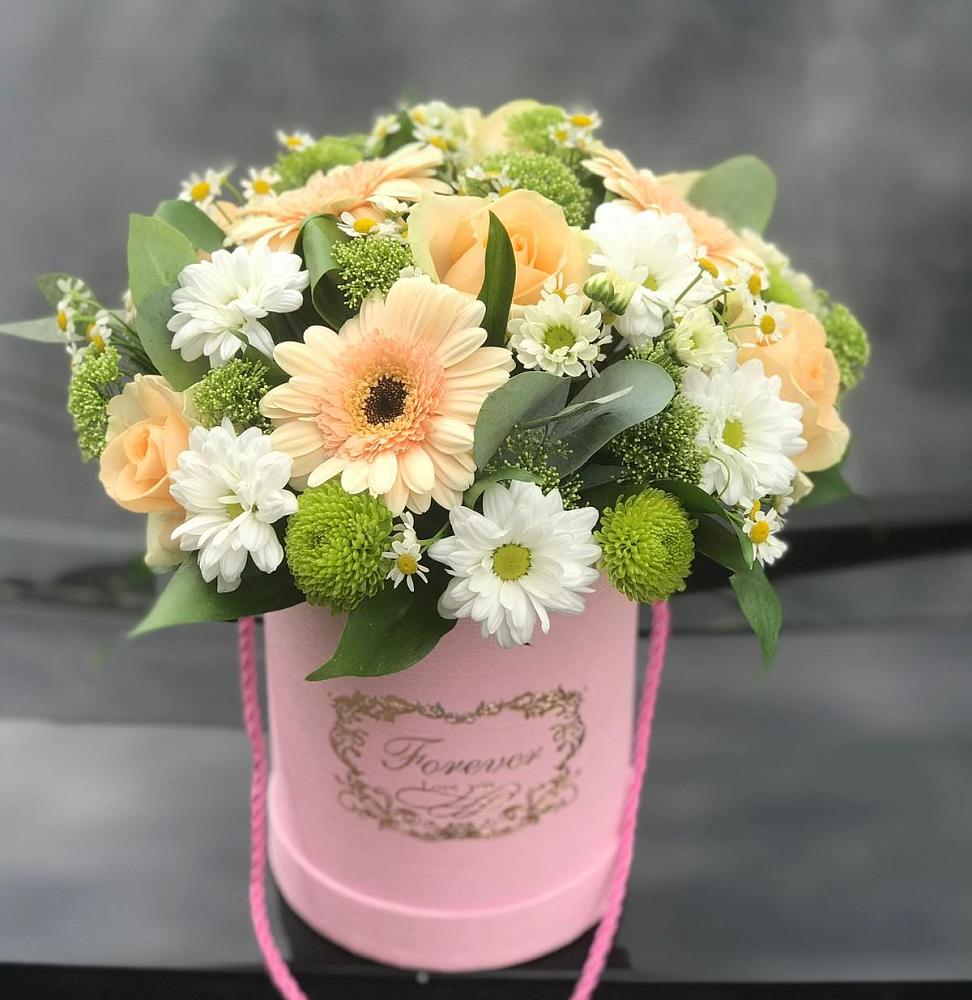 Цветочная композиция из Розы, Герберы и Хризантемы в шляпной коробке в Чите