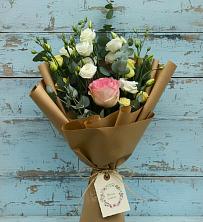 Букет цветов из:  Розы и Лизиантусы в Чите