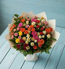 Букет Микс из разноцветных кустовых роз в Чите
